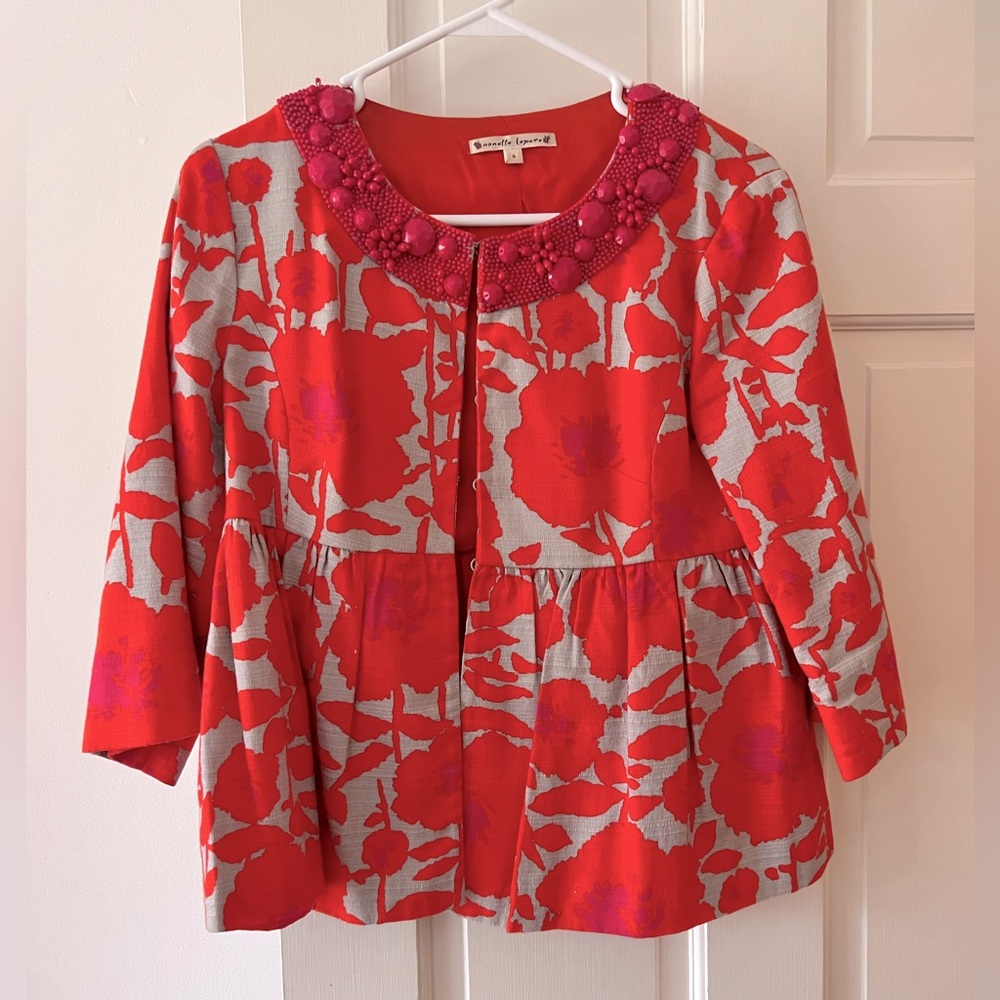 Beautiful coat! Size 6